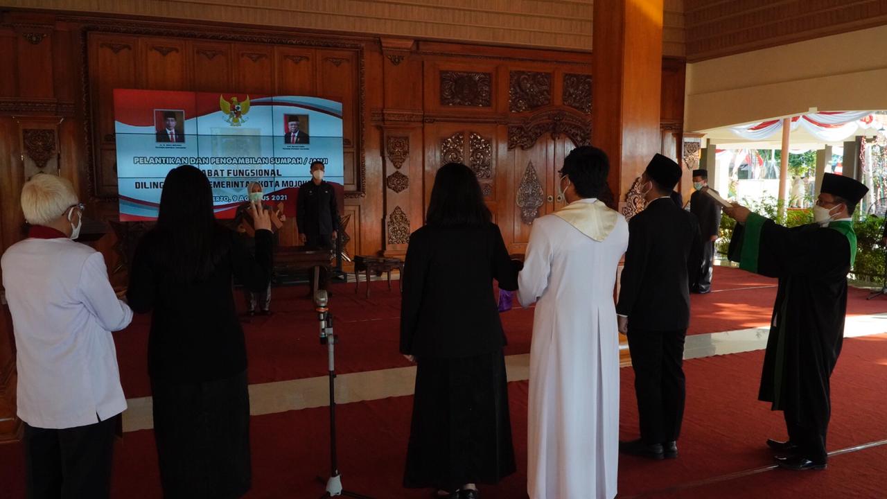 Ning Ita Lantik Pejabat Fungsional di Lingkungan Pemerintah Kota Mojokerto