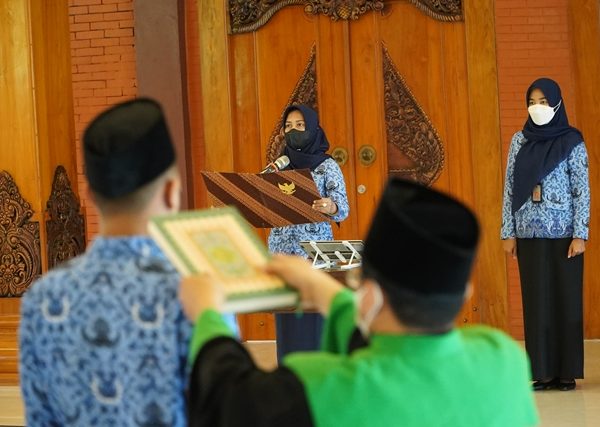 Pengambilan sumpah 125 PNS baru. Ning Ita : Harus segera ‘Tancap Gas’ percepat capaian target RPJMD