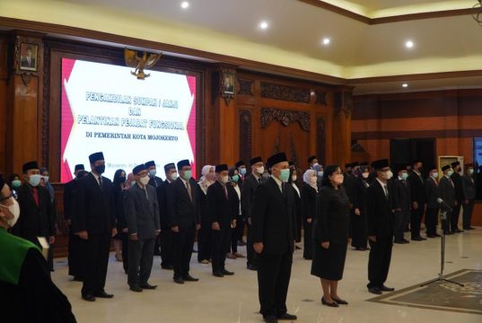 Tutup Tahun, Ning Ita lantik 177 Pejabat Fungsioal Hasil Penyetaraan